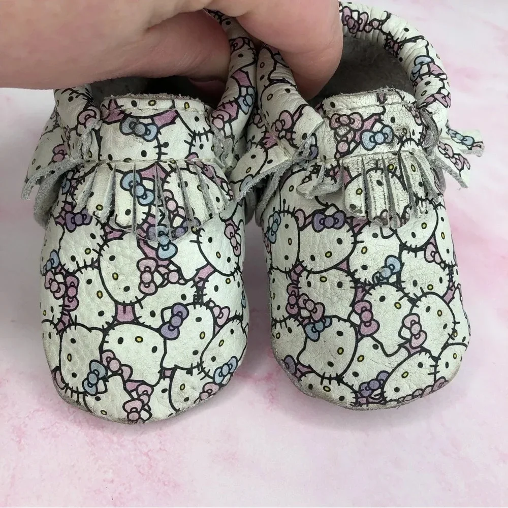 Freshly Picked x Sanrio Hello Kitty baby moccasins Peek a Bow size 2 infant - Picture 3 of 16